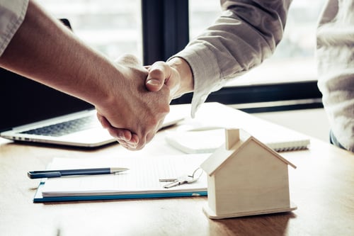 Comparing Bridge Loans vs. Traditional Financing: Which is Right for Your Clients?