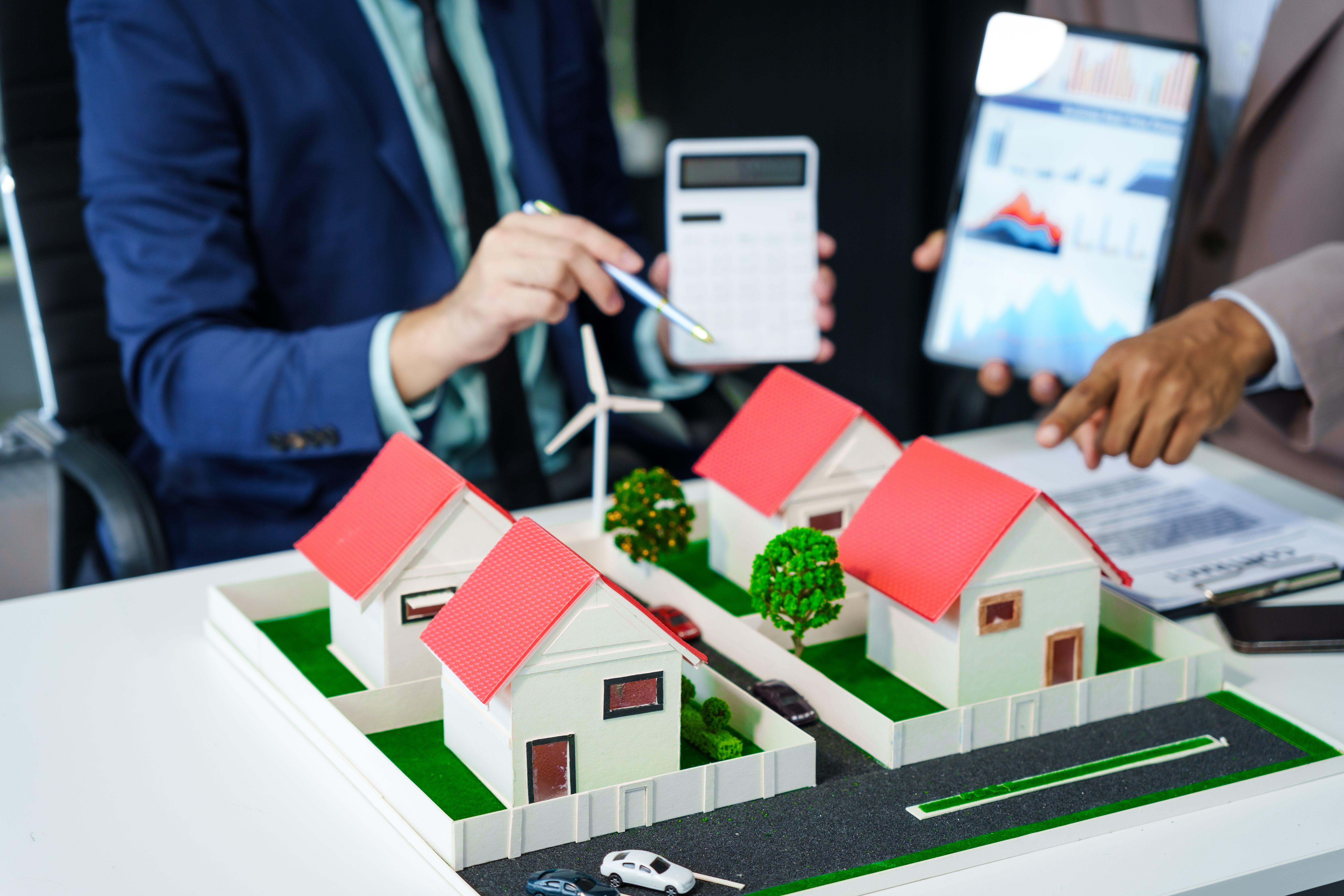 Financing Tight-Margin Real Estate Deals in 2026: Broker Strategies